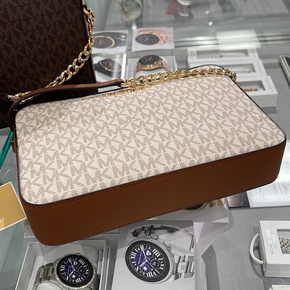 Michael Kors Jet Set Item Large East West Zip Crossbody Vanilla Signature - Picture 6 of 16